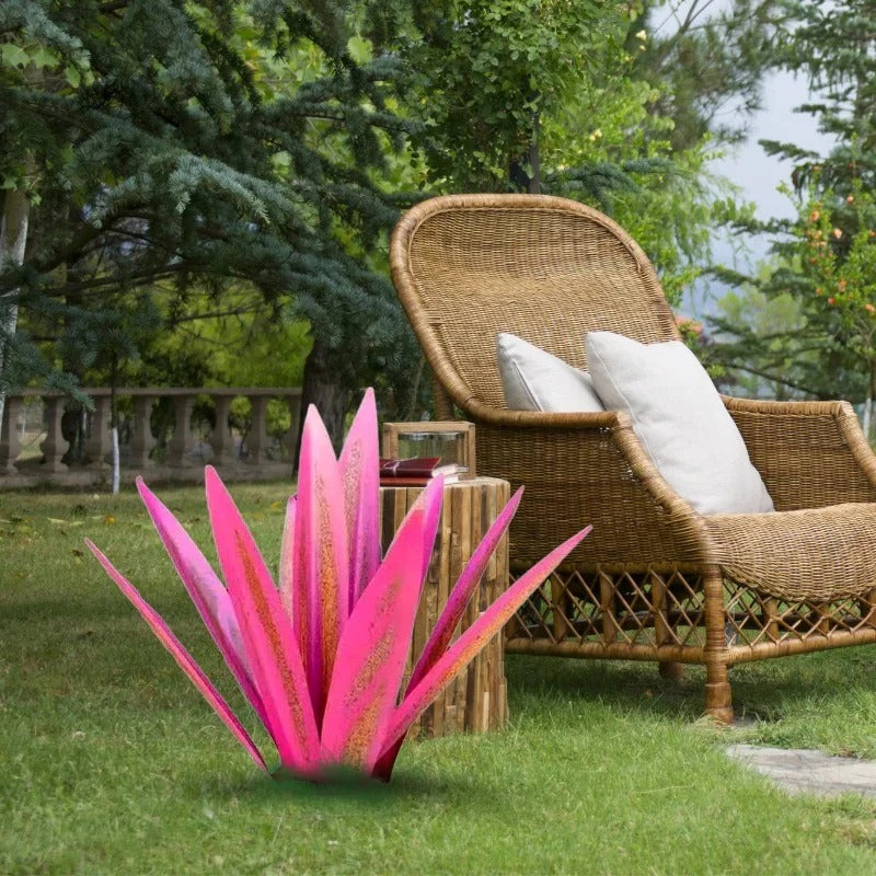 Metal Agave Sculpture with Weather-Resistant Steel and Rustic Finish, Indoor/Outdoor