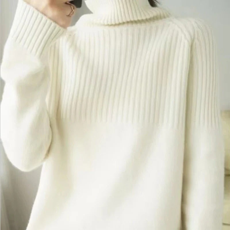 Cashmere Turtleneck Sweater with Lightweight Warmth and Cloudlike Softness, Regular Fit Zolana