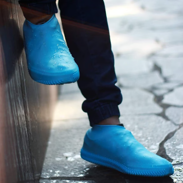 Silicone Shoe Covers with Waterproof Protection and Textured Non-Slip Sole, Reusable Pouch